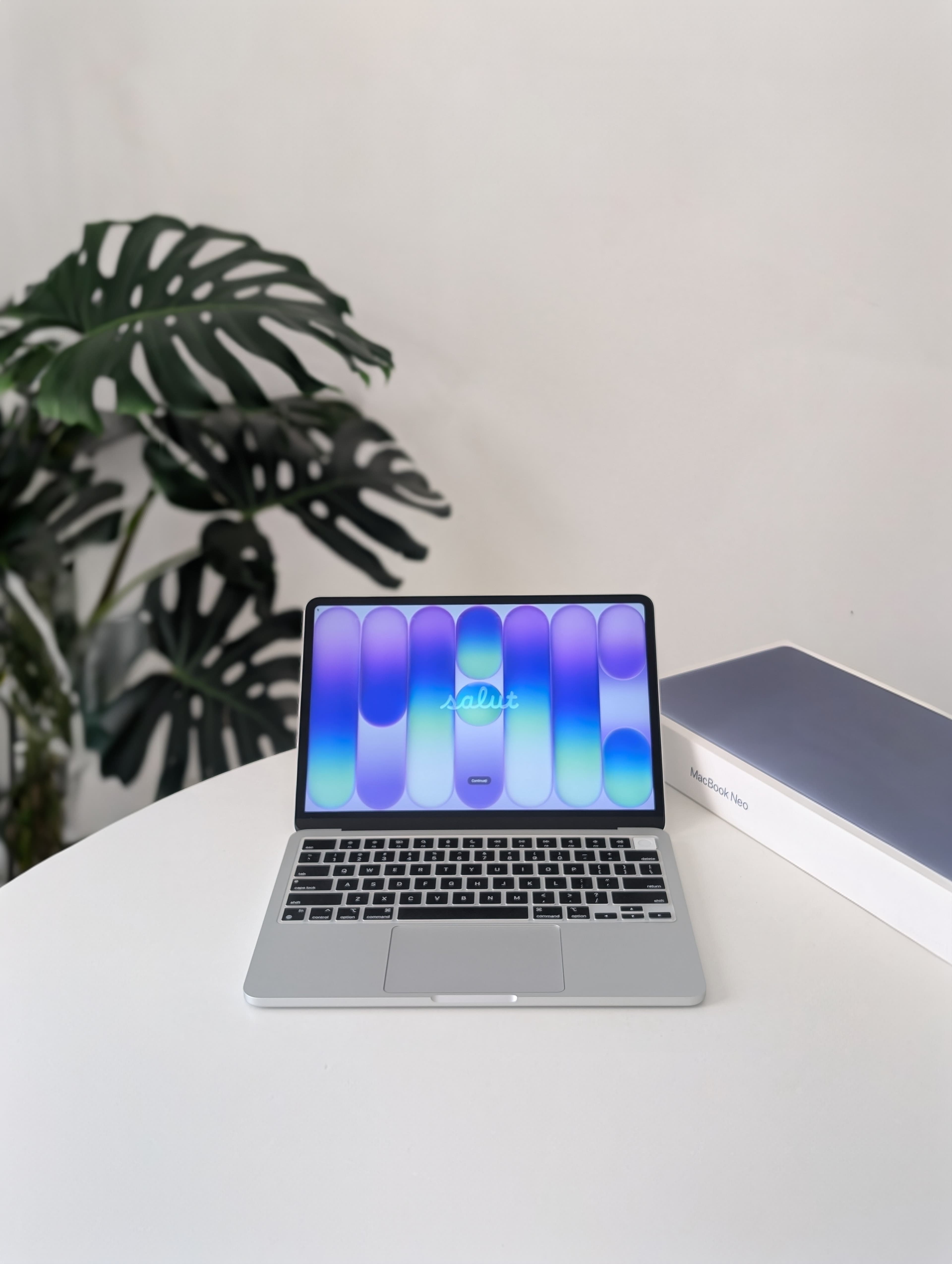MacBook Neo Silver & Indigo — image 1