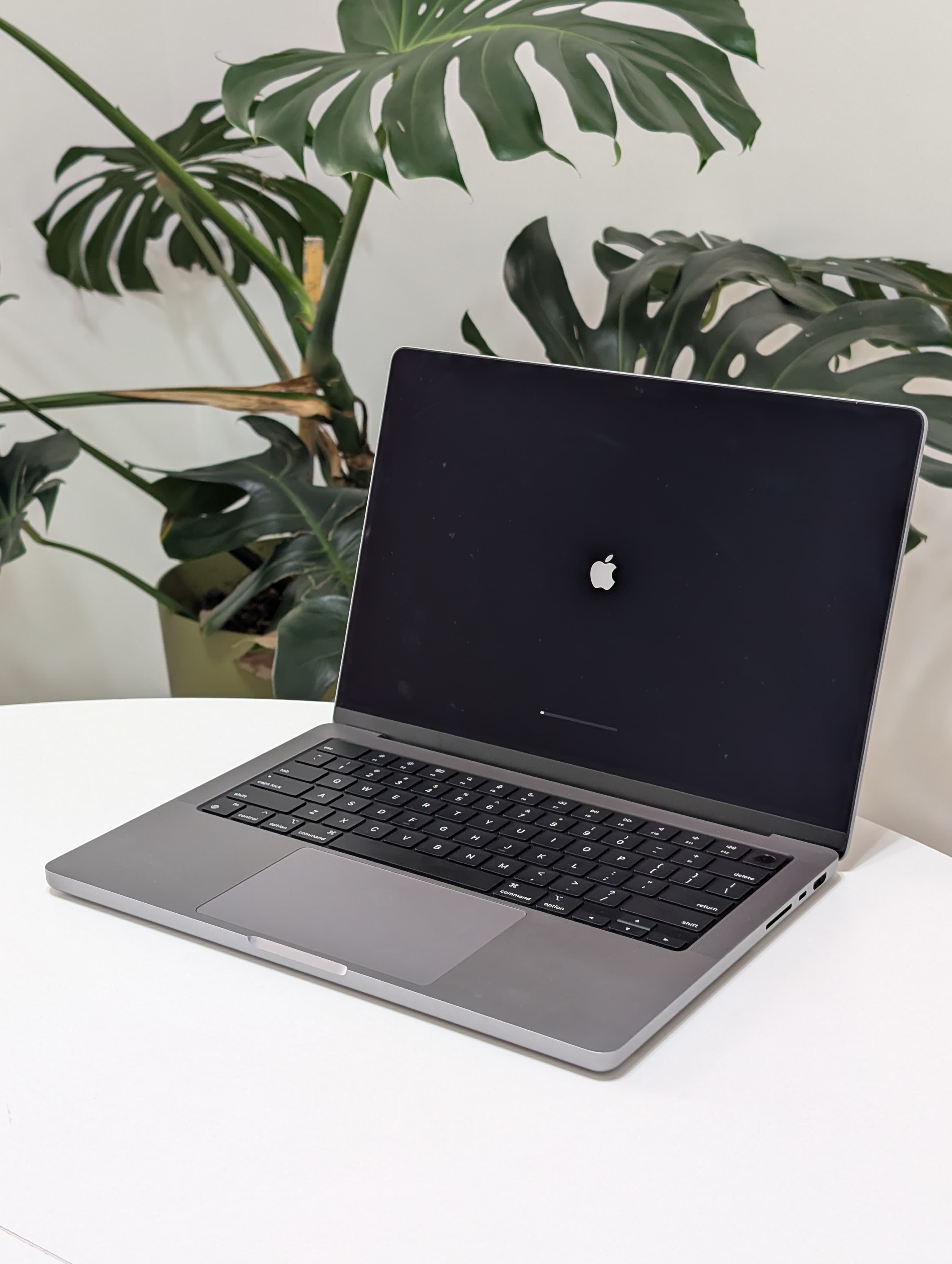 MacBook Pro M2 PRO - 14pouces - 2023 — image 1